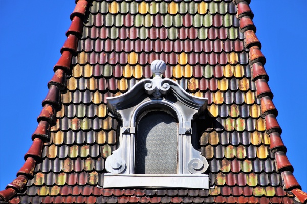 屋根塗装を行う時期はいつがベスト？