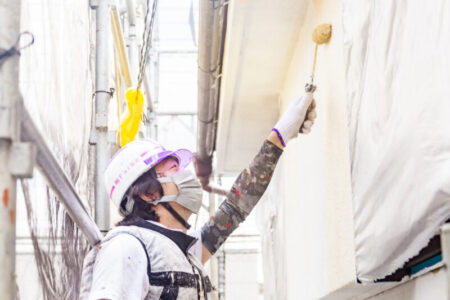 外壁や屋根の塗装工事の適切な塗り回数とは